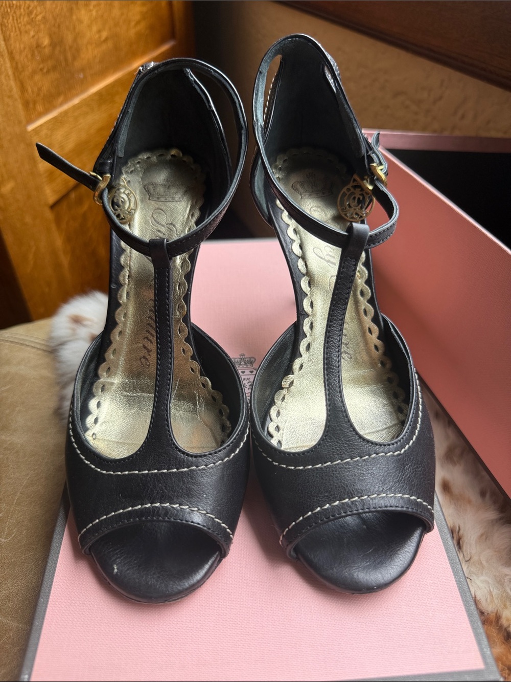 Vintage Juicy Couture Leather Heels With Gold Charm